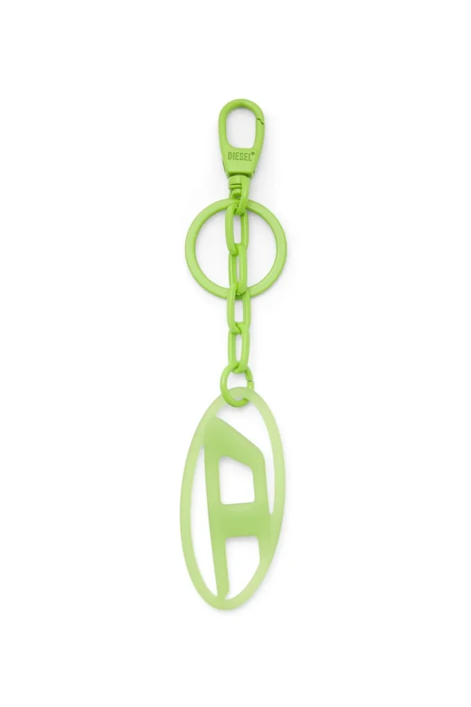 Charm ovale D Charm ovale D/porte-clés en métal et résine