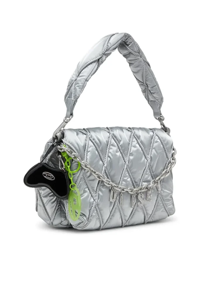 Charm ovale D Charm ovale D/porte-clés en métal et résine