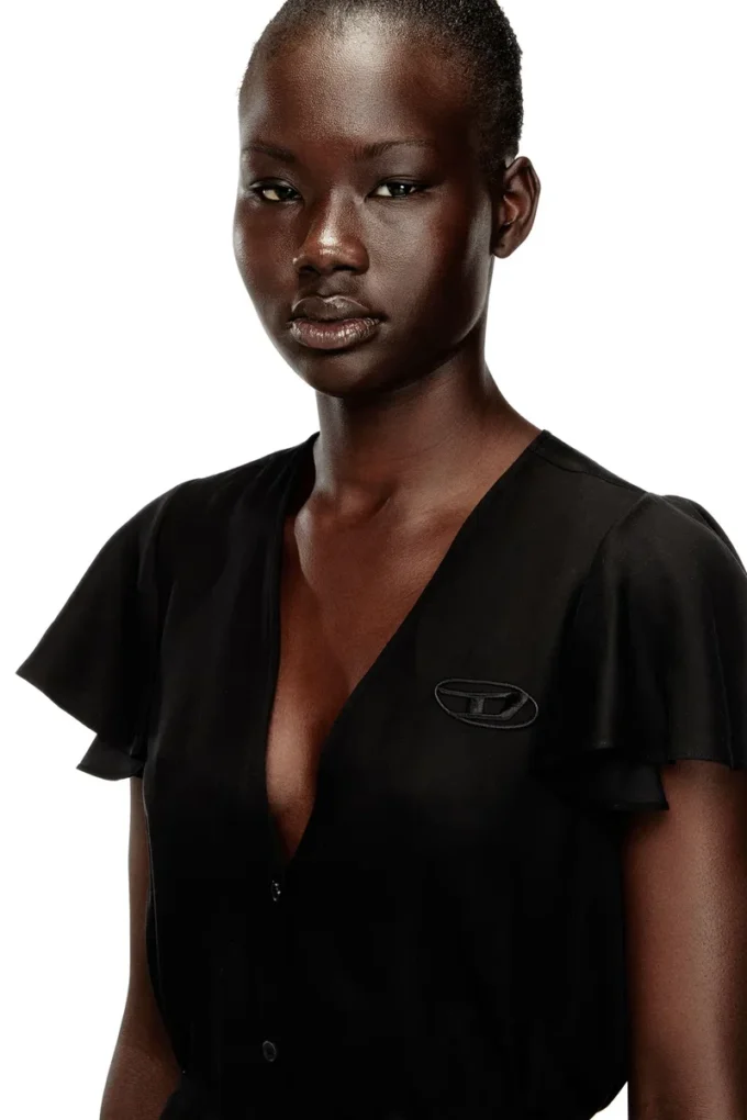 d-aikiri Robe en cupro avec col en V et boutons sur le devant
