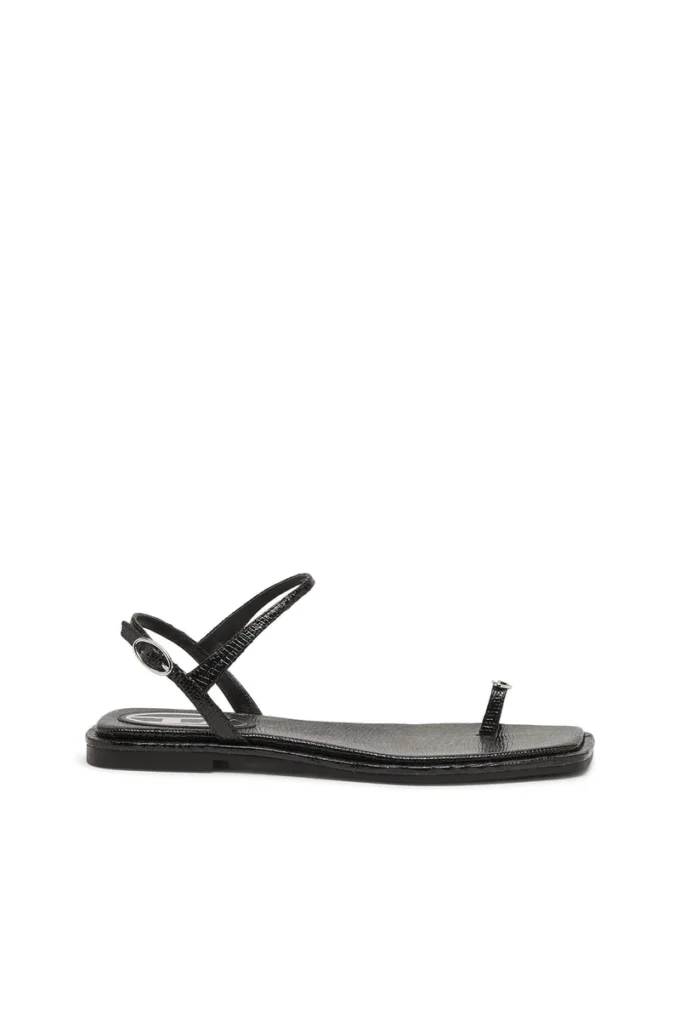 d-amber infra 0 D-AMBER – Sandales en cuir avec logo métallique
