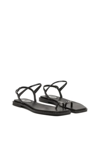 d-amber infra 0 D-AMBER – Sandales en cuir avec logo métallique