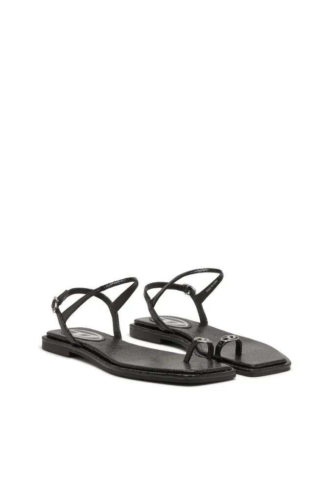 d-amber infra 0 D-AMBER – Sandales en cuir avec logo métallique