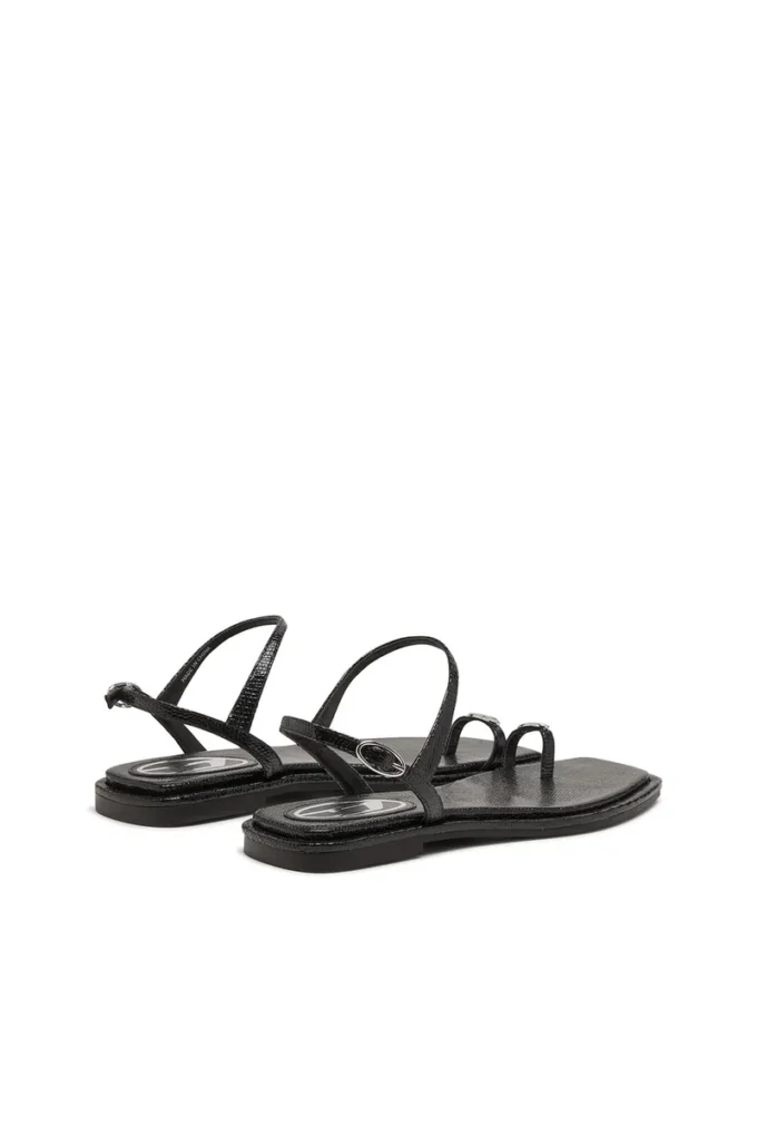 d-amber infra 0 D-AMBER – Sandales en cuir avec logo métallique