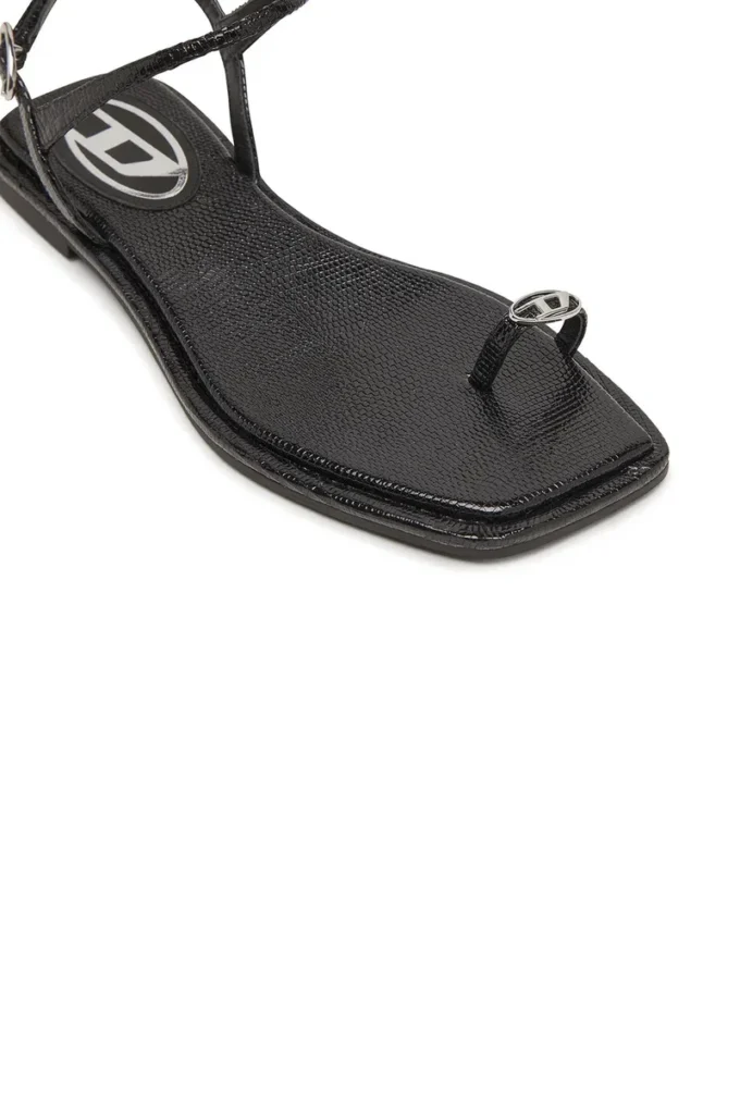 d-amber infra 0 D-AMBER – Sandales en cuir avec logo métallique