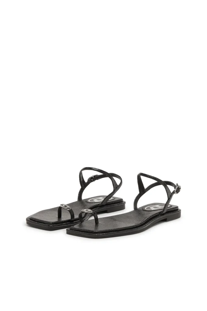 d-amber infra 0 D-AMBER – Sandales en cuir avec logo métallique