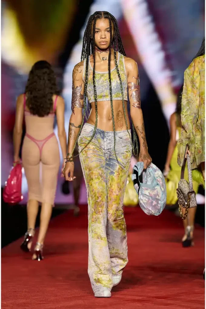 de-detop-fse Top court en denim dévoré à fleurs