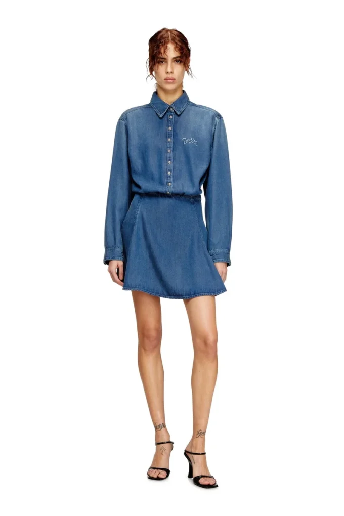 de-drevia-s Robe en denim avec broderie dans le dos