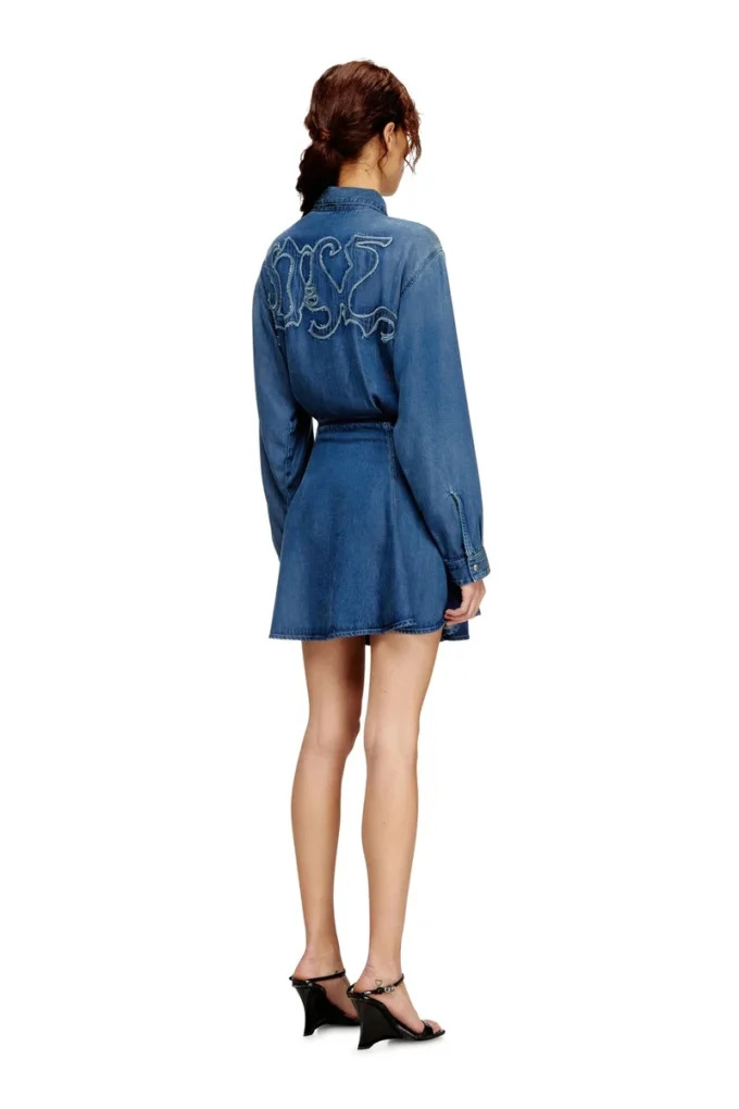 de-drevia-s Robe en denim avec broderie dans le dos
