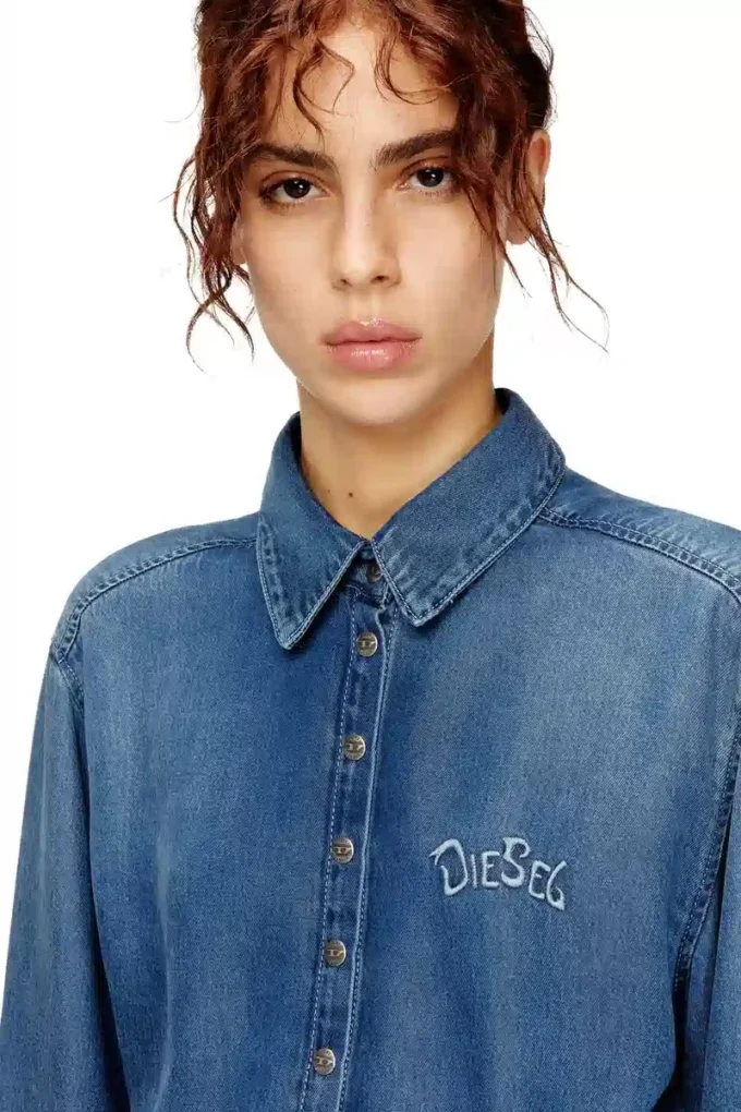 de-drevia-s Robe en denim avec broderie dans le dos