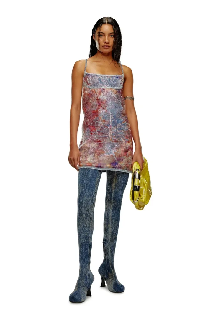 de-held-short-fse Robe midi à bretelles en denim à paillettes