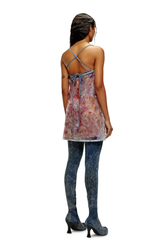 de-held-short-fse Robe midi à bretelles en denim à paillettes