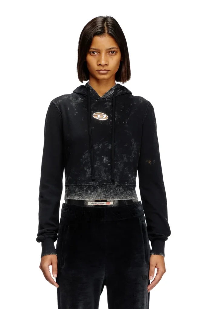f-slimmy-hood-p5 Sweat à capuche délavé avec découpes et logo métallique