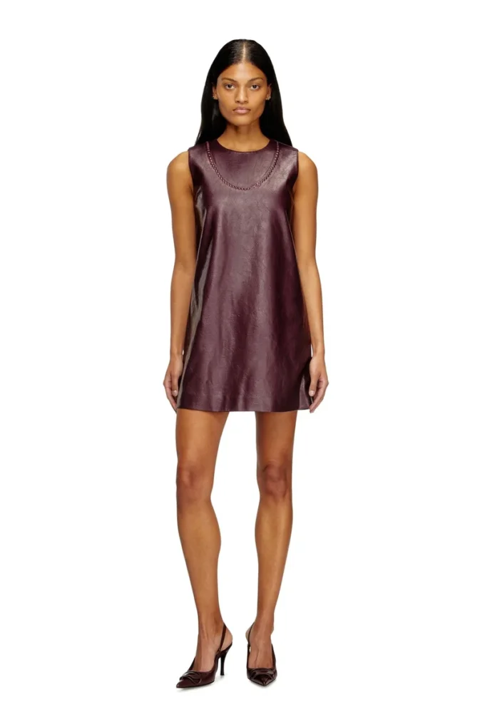 fr-d-ares Mini-robe sans manches bordeaux en tissu enduit