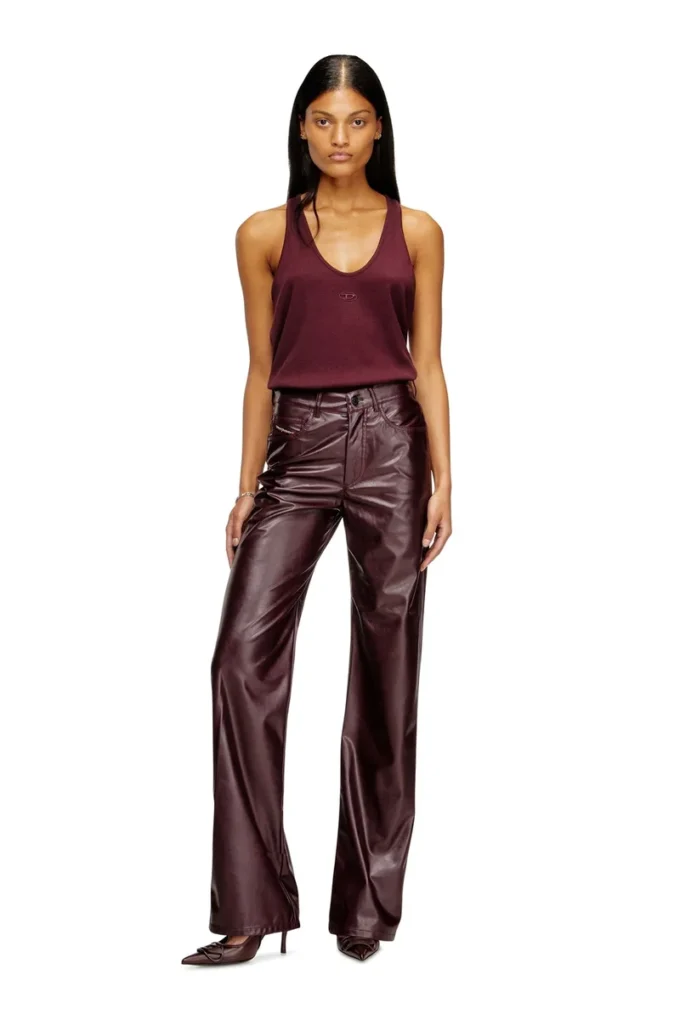 fr-p-lain Pantalon bordeaux en tissu enduit