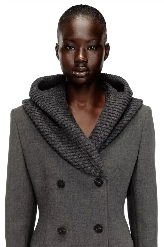 g-olden-long Manteau long coupe sablier avec capuche à col roulé en maille