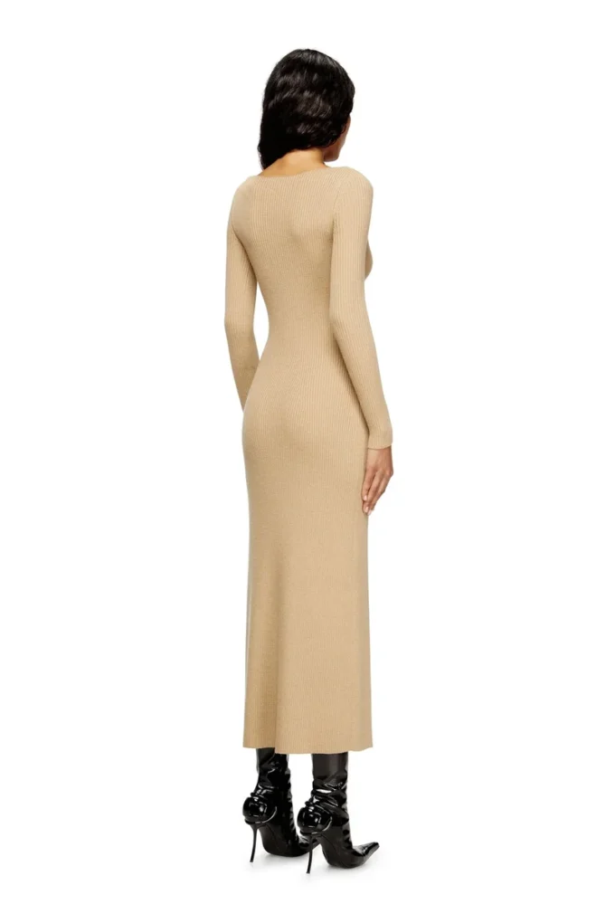 m-oloni Robe midi en laine avec incrustation