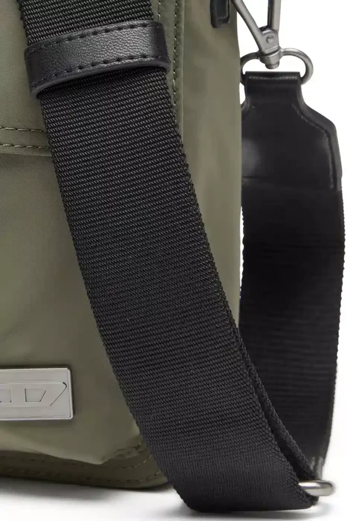 multi-pkts crossbody x Sac à bandoulière Multi-Pkts en coque utilitaire