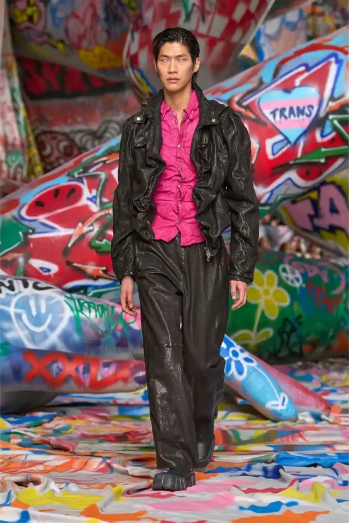 p-bru Pantalon élastiqué en cuir bouilli