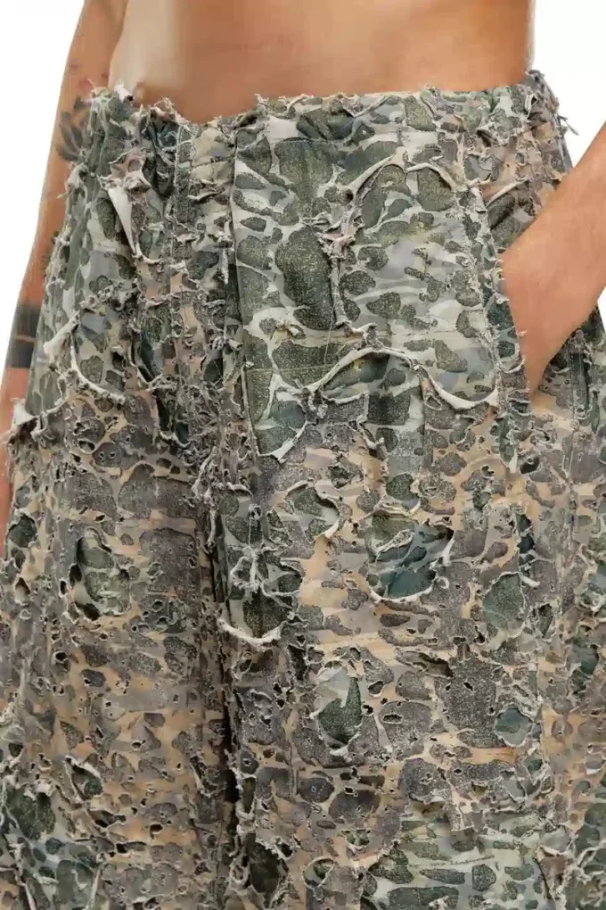 p-hokney Pantalon camouflage à effet délavé