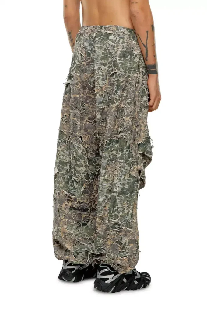 p-hokney Pantalon camouflage à effet délavé