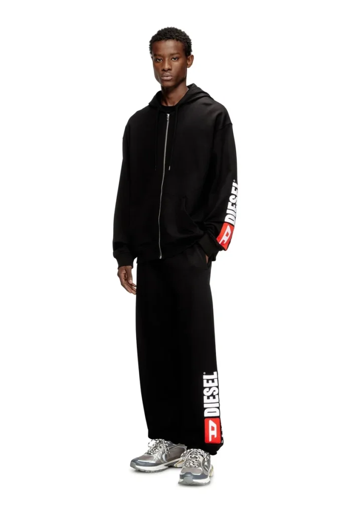 s-boxt-zip-hood-div Sweat à capuche avec patch logo brodé
