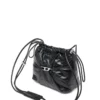 Sac Scrunch-D-Bucket Sac Scrunch-D-Bucket en cuir brillant froissé