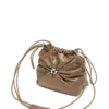 Sac Scrunch-D-Bucket Sac Scrunch-D-Bucket en cuir brillant froissé