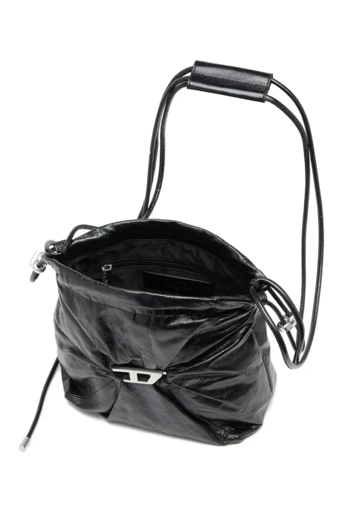 Sac Scrunch-D-Bucket Sac Scrunch-D-Bucket en cuir brillant froissé