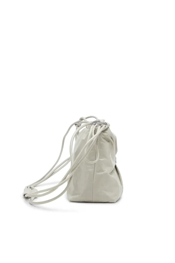 Sac Scrunch-D-Bucket Sac Scrunch-D-Bucket en cuir brillant froissé