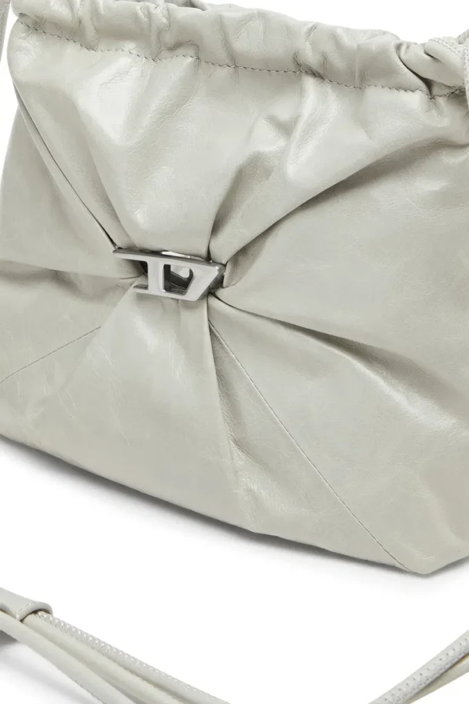 Sac Scrunch-D-Bucket Sac Scrunch-D-Bucket en cuir brillant froissé