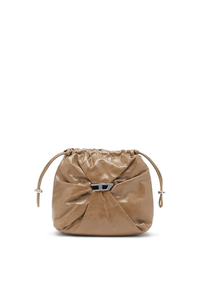 Sac Scrunch-D-Bucket Sac Scrunch-D-Bucket en cuir brillant froissé