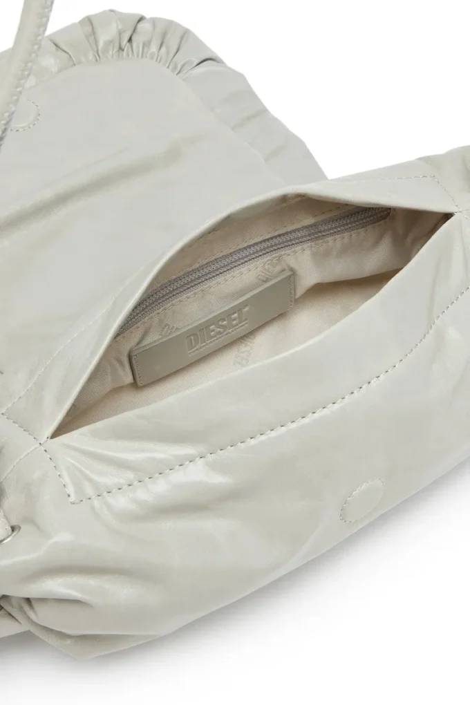 scrunch-d shoulder s Sac à bandoulière Scrunch-D S en cuir froissé
