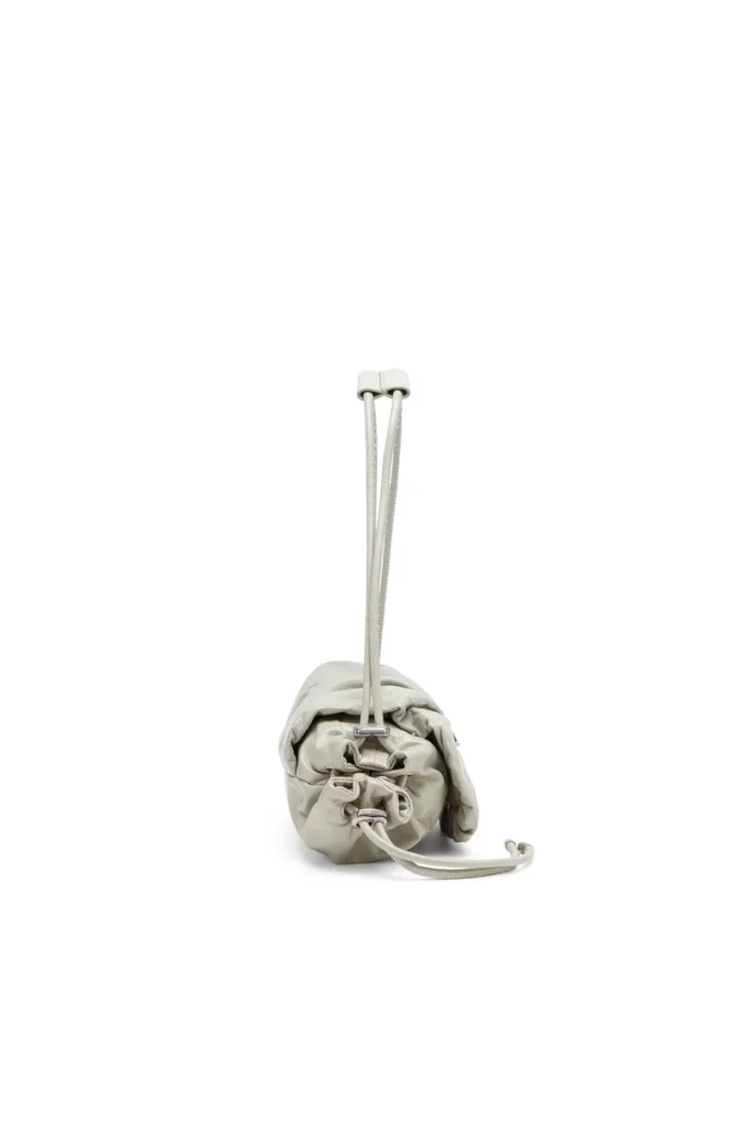 scrunch-d shoulder s Sac à bandoulière Scrunch-D S en cuir froissé
