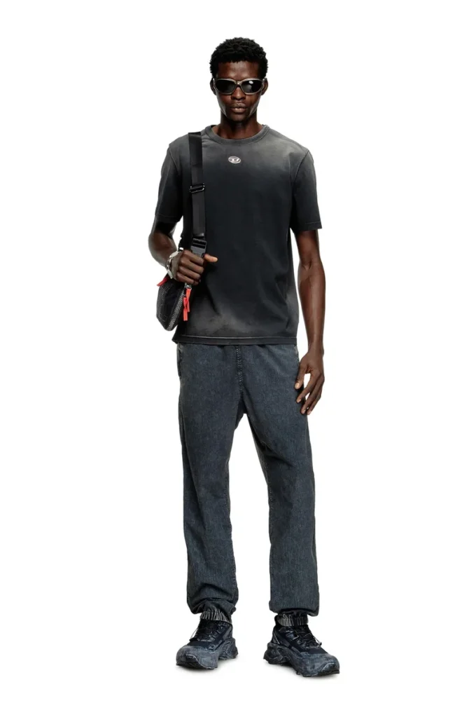 t-adjust-t1 T-shirt délavé avec découpe ovale D